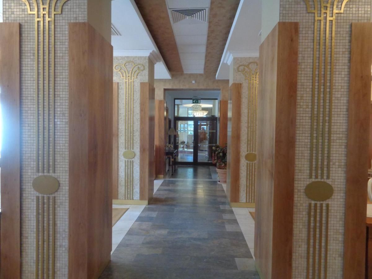 Отель Hotel Park Central Сливен